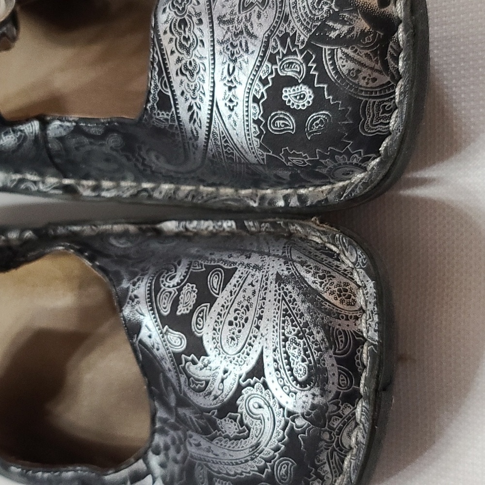 Alegria Womens Mary Janes Shoes Black Silver Floral Paisley   Sz 36/5.5 GUC READ - Picture 2 of 12